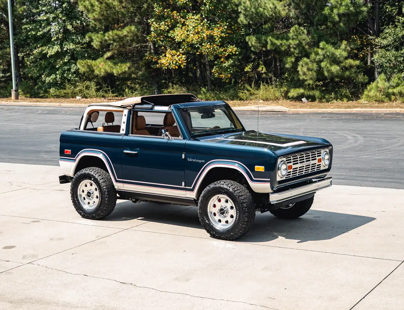 Midnight Blue Vintage Modern, front three-quarter